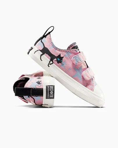 Pink / Black Converse Converse x Coraline Chuck Taylor All Star Kids' Sneakers UK | C-50648919